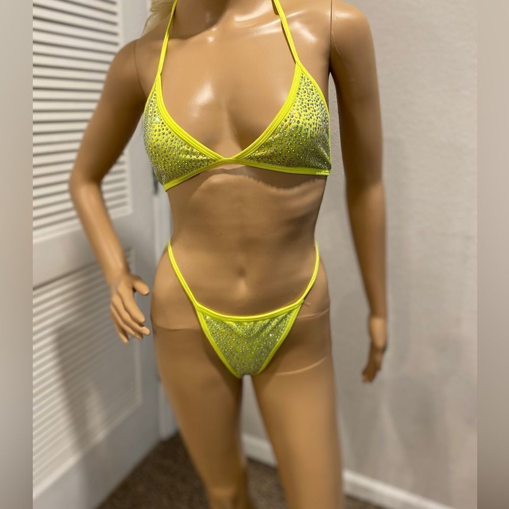 🔥🔥Exotic/flirty/sexyTwo-Piece Bikini Swimsuit w/Rhinestones set🔥🔥